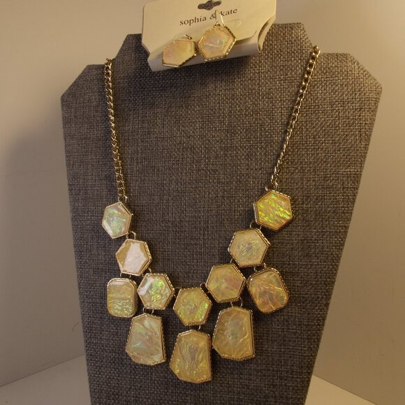 Sophia & Kate Matching Bib Necklace & Pierced Earrings New on Card - Picture 7 of 7